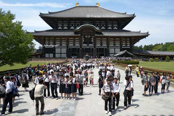 KULTUR – Buddhismus - Todaiji Temple - Nara, Japan 
