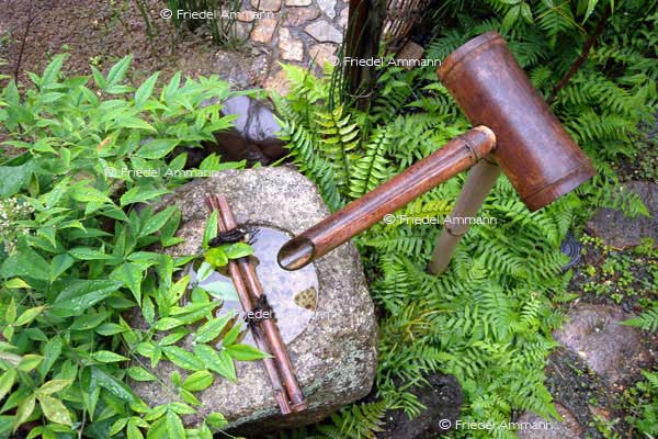 KULTUR – Buddhismus - Shrine purification fountain - Japan