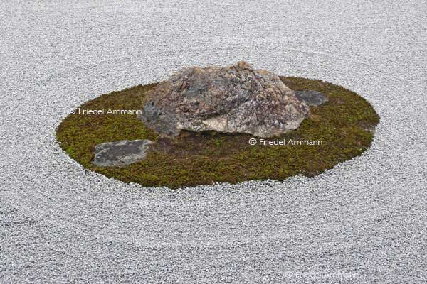 KULTUR – Buddhismus - Ryoanji Temple Rock Garden – Kyoto, Japan 
