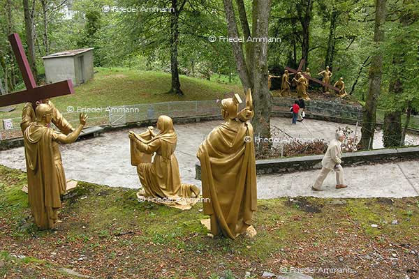 KULTUR - Spiritualität – Kreuzweg – Lourdes, France
