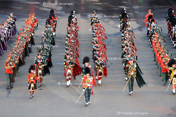 LEBEN - Gemeinsamkeit / Community - Basel Tattoo