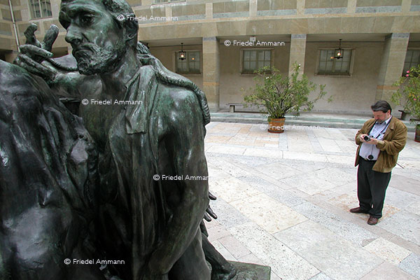 LEBEN – Humor - Die Bürger von Calais, Rodin - Kunstmuseum Basel, Schweiz
