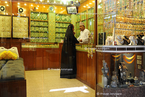 LEBEN – Kommunikation / Communication - Mutrah Souq in Muscat, Oman 