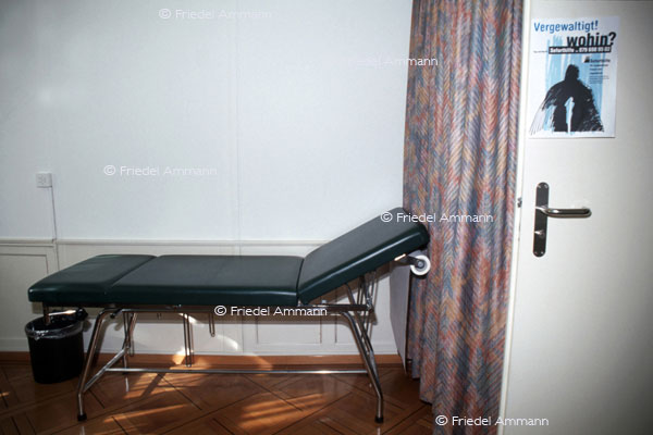 LEBEN - Gewalt / Force - Rechtsmedizin Forensic medicine