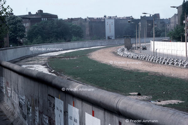 LEBEN - Gewalt / Force -  Berliner Mauer