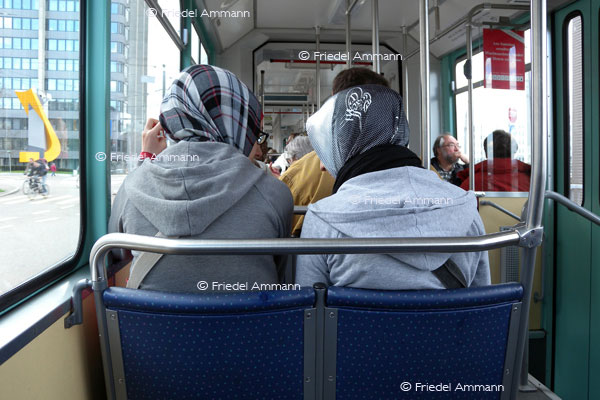 LEBEN - Jugend / Youth - Muslim-Girls - Basel, Switzerland