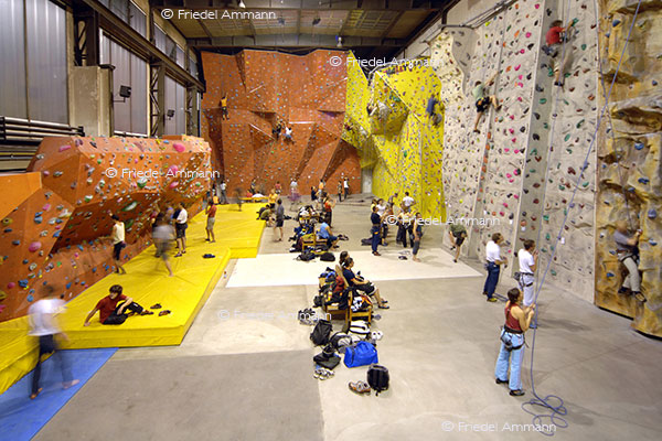 LEBEN - Freizeit / leisure - Kletterhalle