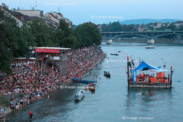 LEBEN - Gesellschaftliche Ereignisse – sisch im Fluss - Basel, Schweiz