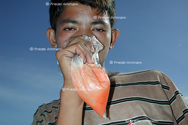 LEBEN - Gesundheit / health – Leimschnüffler, Metro Manila, Philippinen