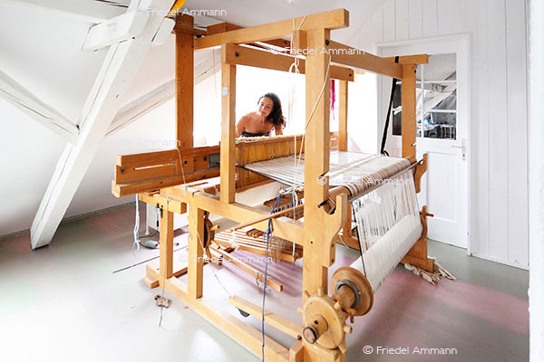 LEBEN – Mode - Carola Kauffmann, Weberin - Hotzenbach, Schwarzwald, Deutschland