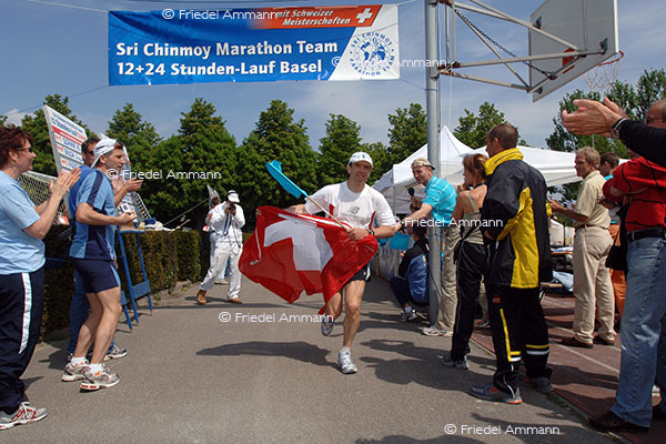 LEBEN – Sport 24 Stunden Marathonlauf - Basel, Schweiz