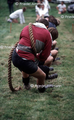 LEBEN – Sport - Seilziehen / Pulling Rope, England