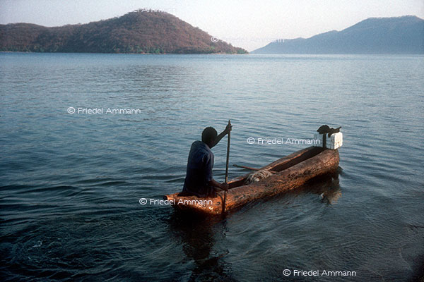 LEBEN - Unterwegs / on the way – Lake Malawi