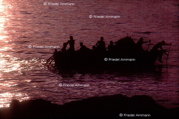 LEBEN - Unterwegs / on the way – Lake Malawi