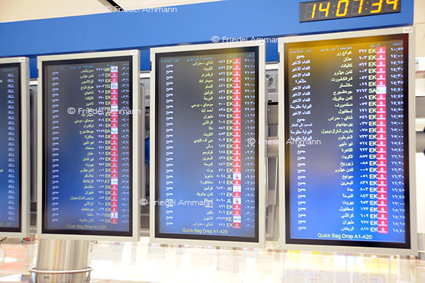 LEBEN - Unterwegs / on the way – International Airport Dubai