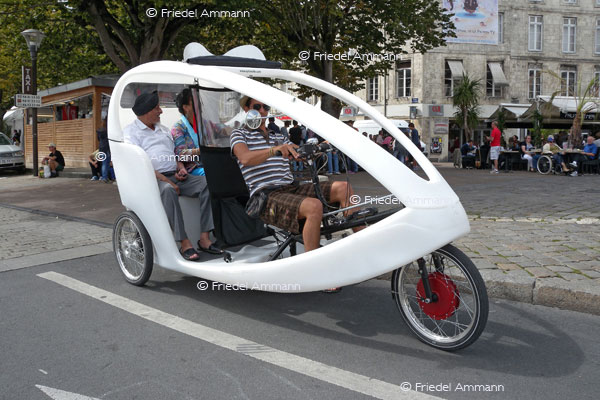 LEBEN - Unterwegs / on the way - Velotaxi, La Rochelle, France