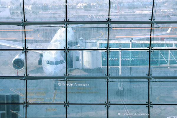 LEBEN - Unterwegs / on the way – International Airport, Dubai