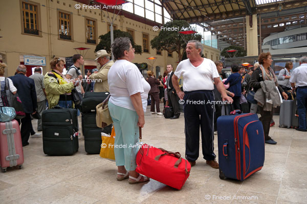 LEBEN - Unterwegs / on the way - Gare St. Charles, Marseille, France