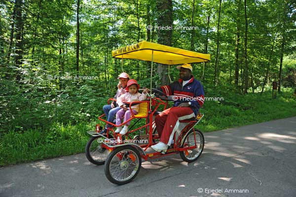 LEBEN - Unterwegs / on the way – Velotaxi, Basel