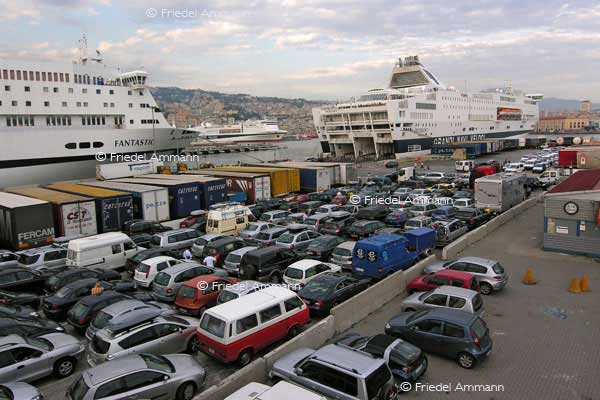 LEBEN - Unterwegs / on the way – Genua, Italia