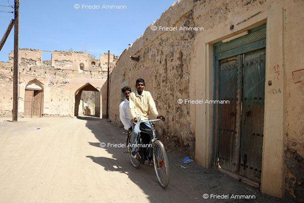 LEBEN - Unterwegs / on the way – Oman