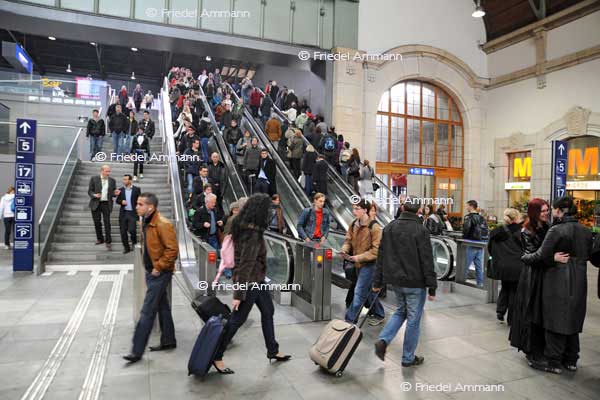 LEBEN - Unterwegs / on the way – Bahnhof SBB, Basel