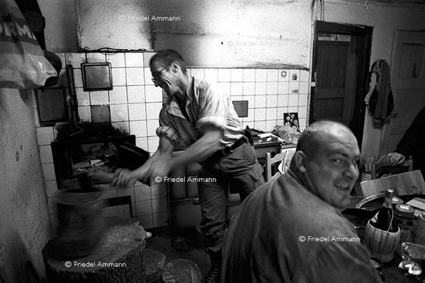 LEBEN - SW Impressionen - Männerwirtschaft
