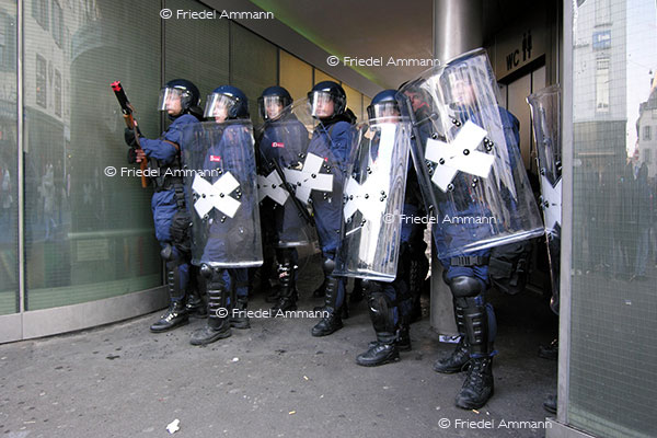 LEBEN - Arbeit / work - Polizei