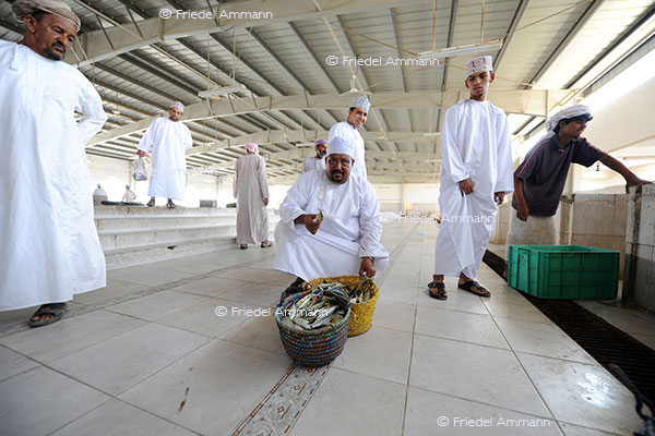 LEBEN - Arbeit / work – Fischer – Sur, Oman