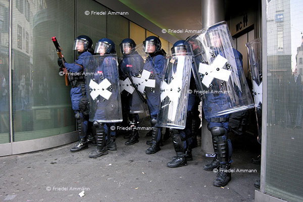 SCHWEIZ - Impressionen 1 - Anti WEF Demonstration