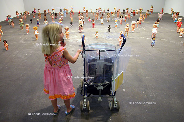 SCHWEIZ - Impressionen 2 - ART Unlimited Basel – Künstlerin Zoe Leonard