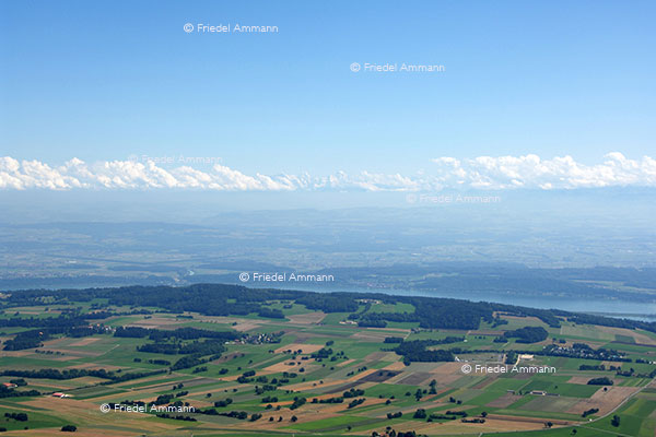 SCHWEIZ - Jura - Ausblick vom Chasseral Richtung Alpen