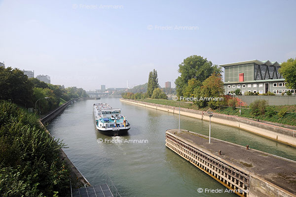 SCHWEIZ - Baselland - Birsfelden - Wasserkraftwerk, Schleuse