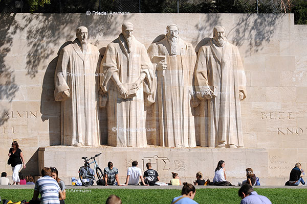 SCHWEIZ – Genf / Genève -  Le Mur de la Réforme, Reformationsdenkmal - Hauptvertreter des Calvinismus: Farel, Calvin, Bèze, Knox