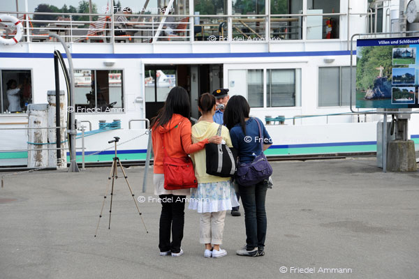 SCHWEIZ - Tourismus - Japanische Touristinnen, Luzern