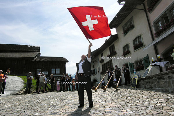 SCHWEIZ -Gesellschaftliche Ereignisse - Fahnenschwingen