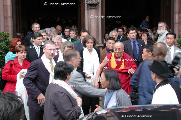 SCHWEIZ -Gesellschaftliche Ereignisse – Staatsbesuch des Dalai Lama, Basler Münster