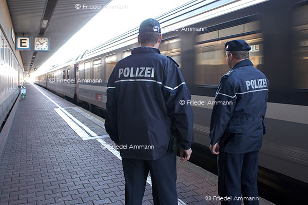 SCHWEIZ – Geschichte / Politik - Migration