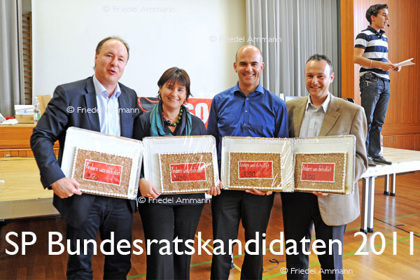 SCHWEIZ – Geschichte / Politik – JUSO Jahresversammlung Liestal, 5. Nov. 2011 – Bundesratskandidaten Pierre Yves Maillard, Marina Carobbio Guscetti, Alain Berset, Stephane Rossini