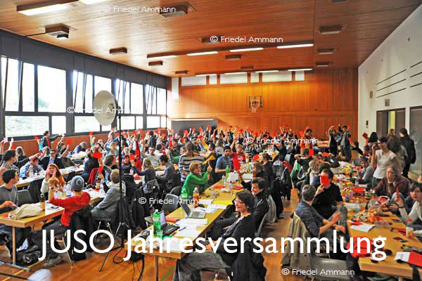 SCHWEIZ – Geschichte / Politik – JUSO Ausserordentliche Jahresversammlung in Liestal, 5. Nov. 2011 – Cedric Wehrmuth und David Roth - Jusopräsident