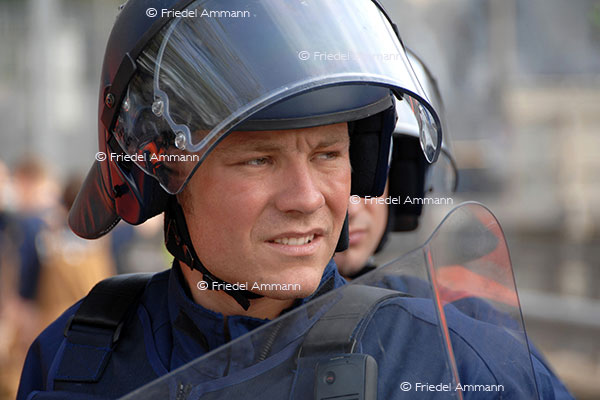 SCHWEIZ - Service Public - Polizeieinsatz