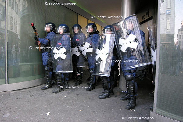 SCHWEIZ - Service Public - Polizeieinsatz 
