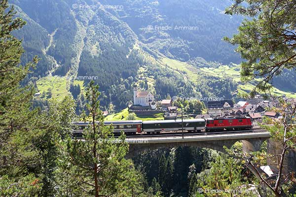 SCHWEIZ - Verkehr, Mobilität - Gotthardstrecke bei Wassen