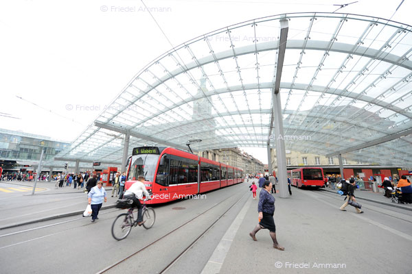 SCHWEIZ - Verkehr, Mobilität – Bahnhofsplatz, Bern