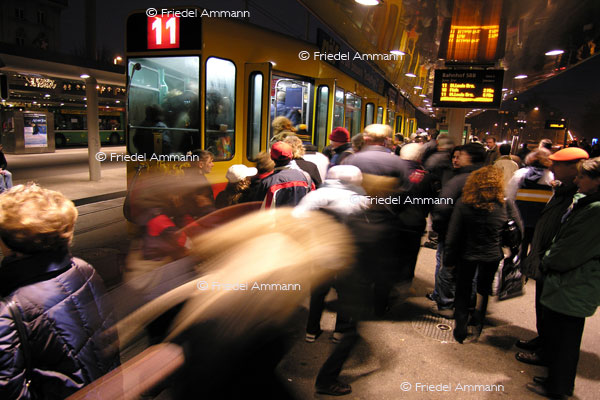 SCHWEIZ - Verkehr, Mobilität - Rush Hour, Basler Bahnhofsplatz