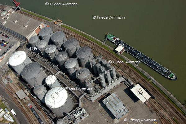 SCHWEIZ - Wirtschaft – Rheinhafen Birsfelden