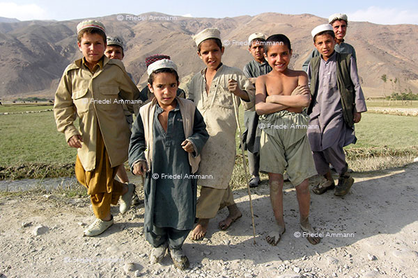 WORLD - Afghanistan – Children, (Paschtunen Ethnie)