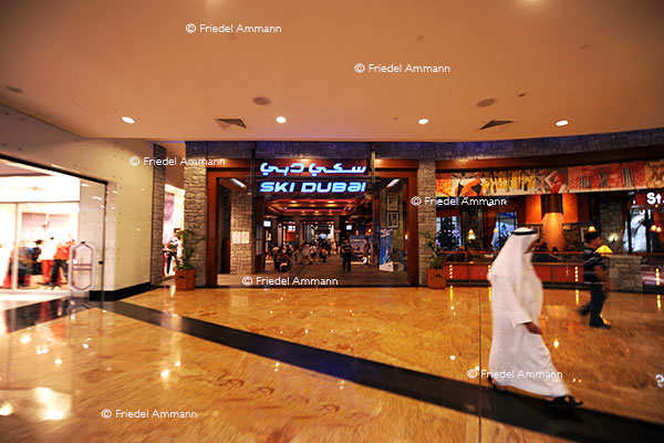 WORLD - Dubai - Skihall and Mall