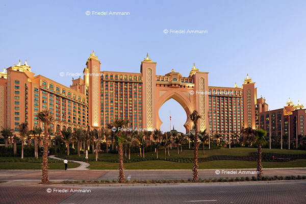 WORLD - Dubai - Jumeira Palm Hotel