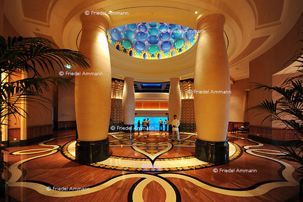 WORLD - Dubai - Jumeira Palm Hotel